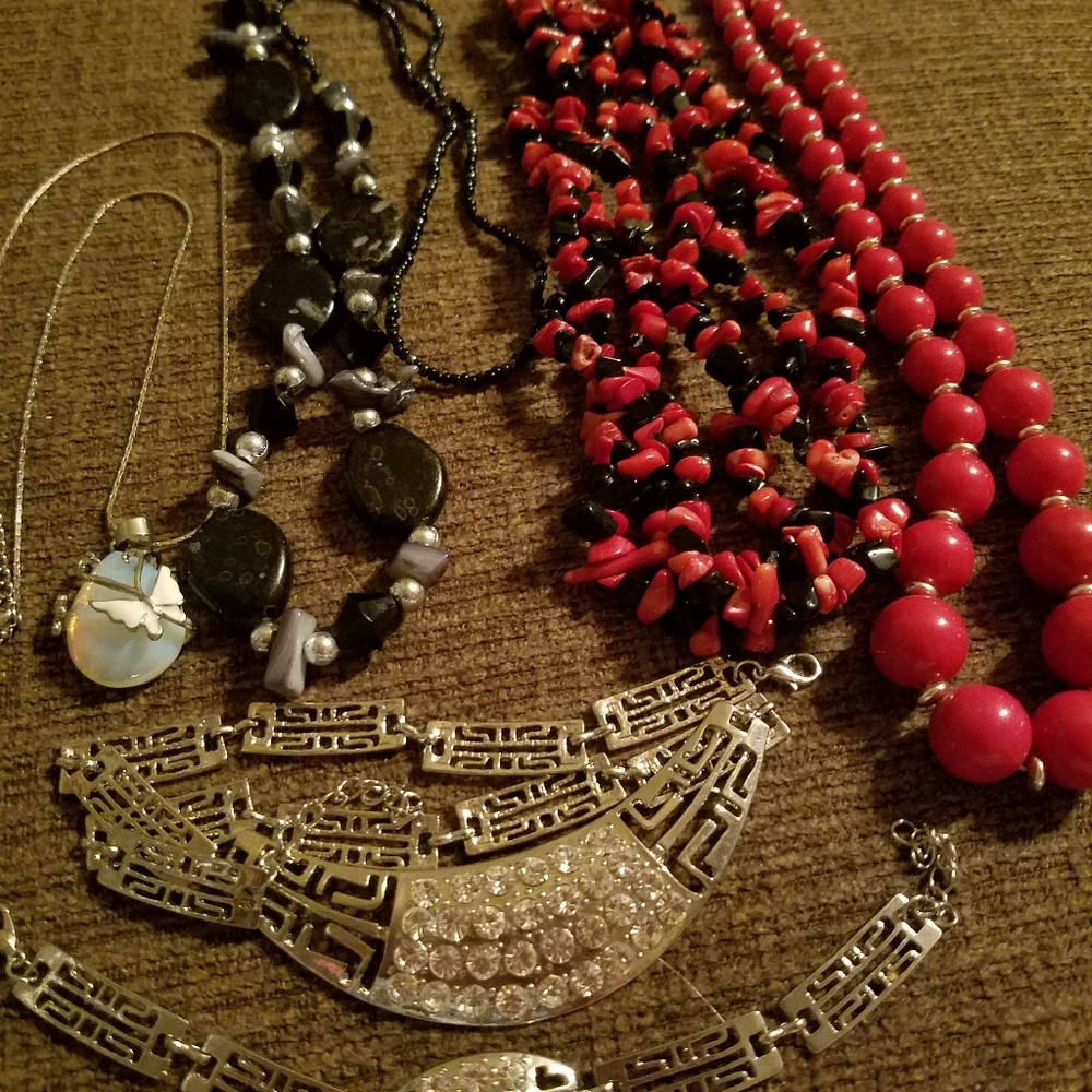 Necklaces - Picture 2 of 8